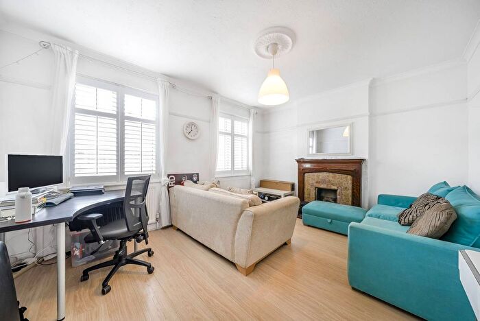 3 Bedroom Maisonette To Rent In Southcroft Road, Furzedown, London, SW16