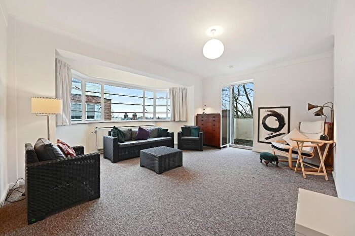 2 Bedroom Apartment For Sale In Shoot Up Hill, London, NW2