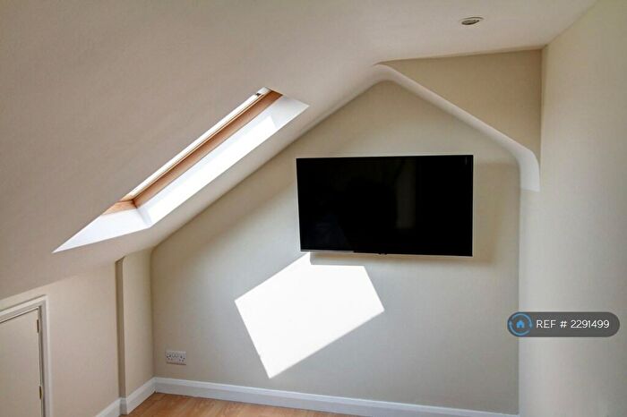 3 Bedroom Flat To Rent In Granby Grove, Southampton, SO17