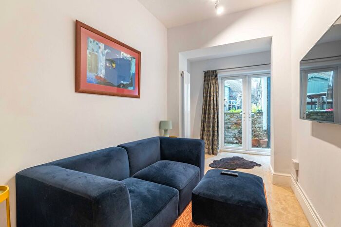 2 Bedroom Flat To Rent In Vereker Road, Barons Court, London, W14