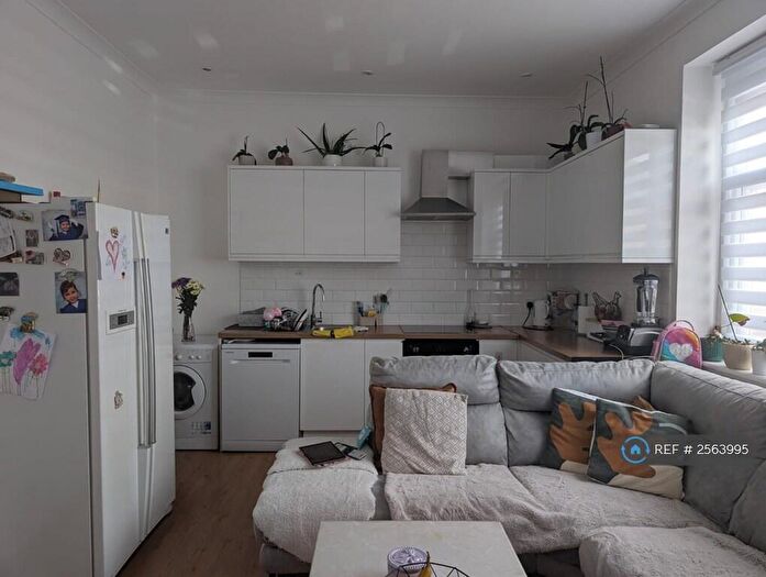 3 Bedroom Flat To Rent In London, London, N13
