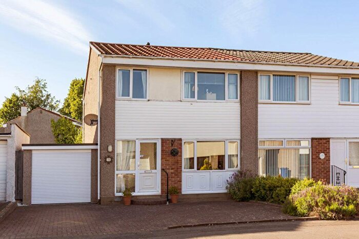 3 Bedroom Semi-Detached House For Sale In Broomieknowe Gardens, Bonnyrigg, Midlothian, EH19