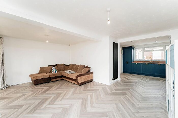 3 Bedroom End Of Terrace House For Sale In Dentith Drive, Blacon, Chester, Cheshire, CH1