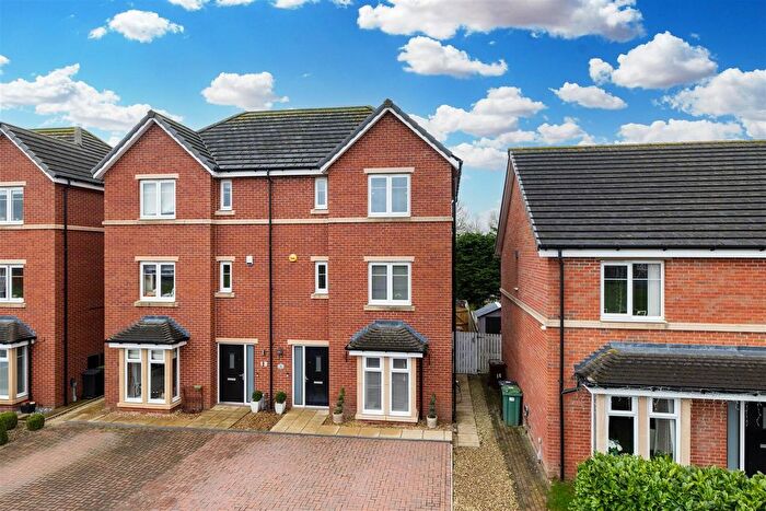 4 Bedroom Semi Detached House For Sale In Mayfair Mount, Crossgates, Leeds, LS15