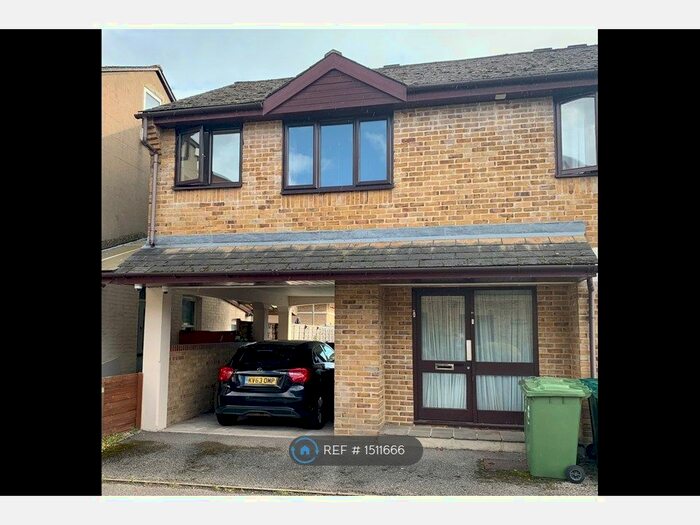 1 Bedroom Flat To Rent In George Street, Staines-Upon-Thames, TW18