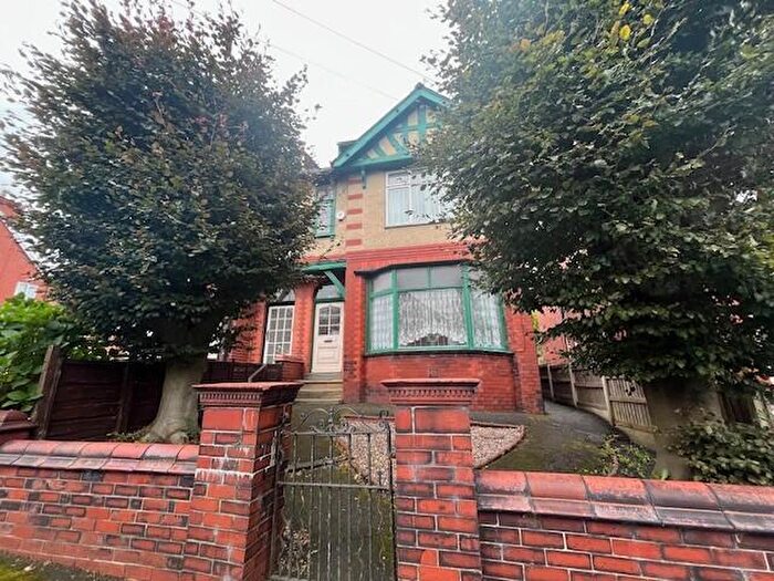 4 Bedroom Semi-Detached House For Sale In Kensington Road, Oldham, Greater Manchester, OL8