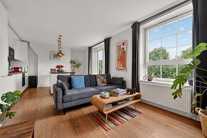 2 Bedroom Flat For Sale In Fisher House, Copenhagen Street, N1