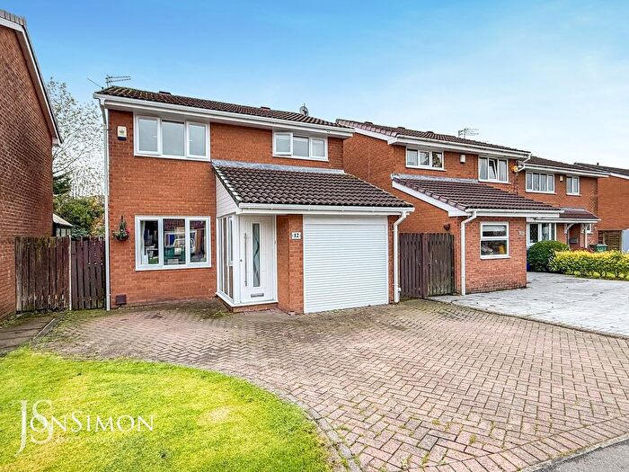 3 Bedroom Detached House For Sale In Balcombe Close, Brandlesholme, Bury, BL8