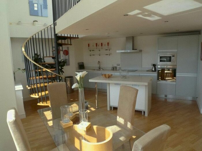 2 Bedroom Flat To Rent In Firth Street, Huddersfield, HD1