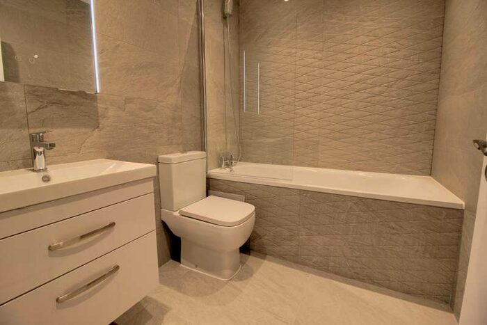 2 Bedroom Flat To Rent In Chichester Road, Southend On Sea, Essex, SS1