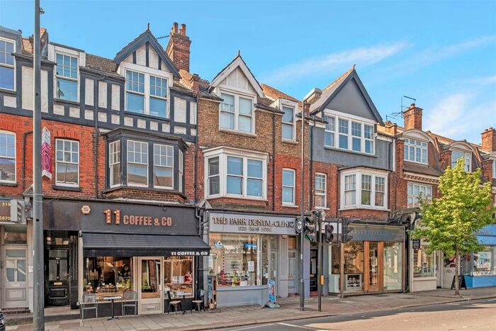 2 Bedroom Flat To Rent In Upper Richmond Road West, East Sheen, SW14