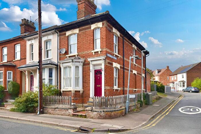 2 Bedroom End Of Terrace House For Sale In Wing Road, Linslade, LU7