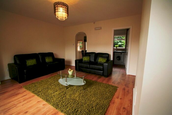 4 Bedroom Property To Rent In Talbot View, Headingley, LS4