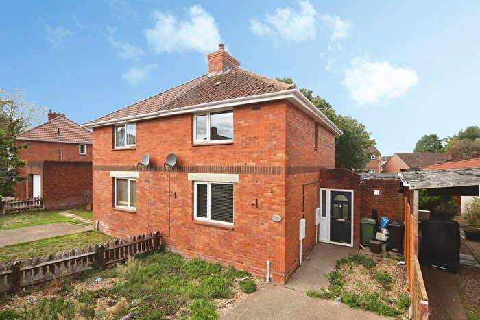2 Bedroom Semi-Detached House For Sale In Outer Circle, Taunton, TA1