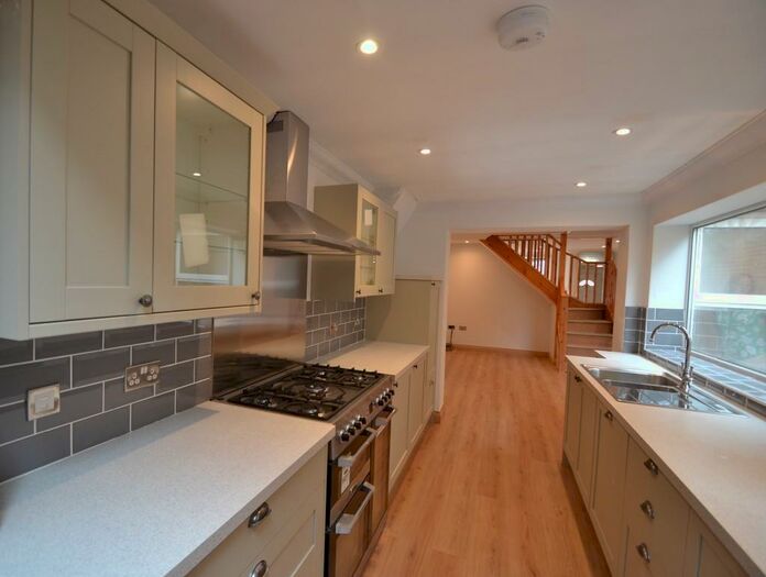 2 Bedroom Cottage To Rent In Anyards Road, Cobham, KT11