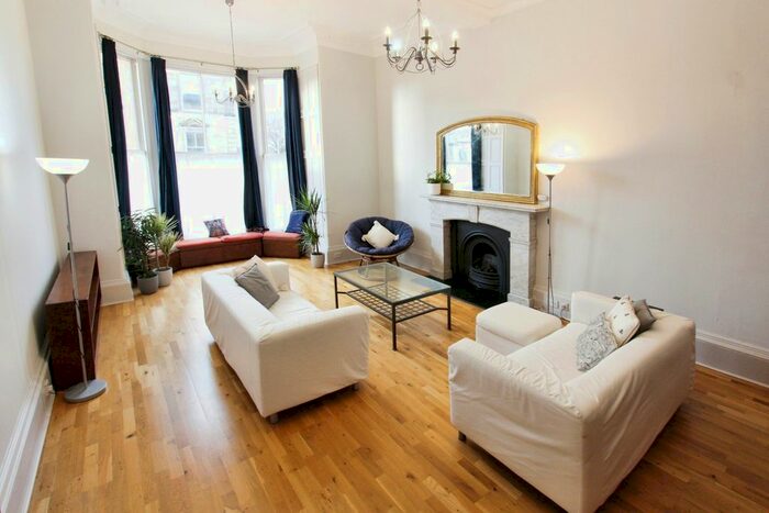 2 Bedroom Flat To Rent In Rosebery Crescent, Edinburgh, EH12