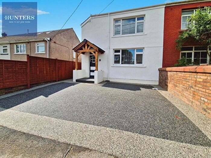 4 Bedroom Semi-Detached House To Rent In Hendre Road, Pencoed, Bridgend, CF35