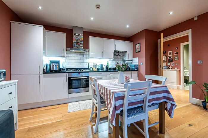 1 Bedroom Flat To Rent In Trinity Crescent, Balham, London, SW17