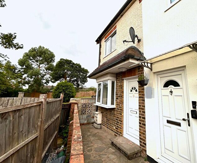 3 Bedroom End Of Terrace House To Rent In Lawns Place, Dock Road, Grays, RM17