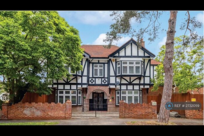 5 Bedroom Detached House To Rent In Hillview Road, Pinner, HA5