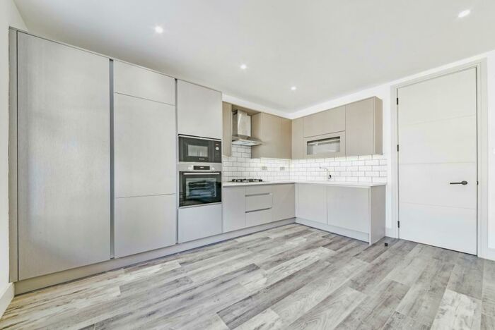 2 Bedroom Flat To Rent In Bennett Park, SE3