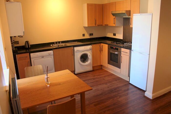 2 Bedroom Flat To Rent In Helmsley Road, Newcastle Upon Tyne, NE2
