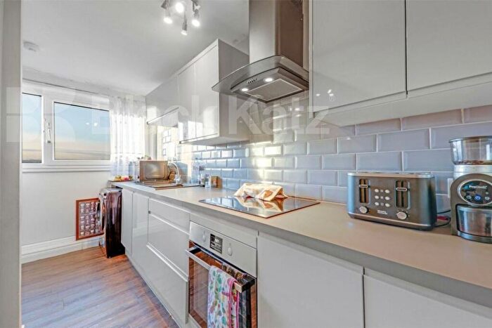 3 Bedroom Flat To Rent In Bakersfield, Holloway, N7