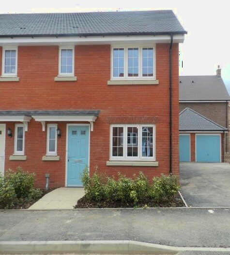 3 Bedroom House To Rent In Monksmoor, NN11