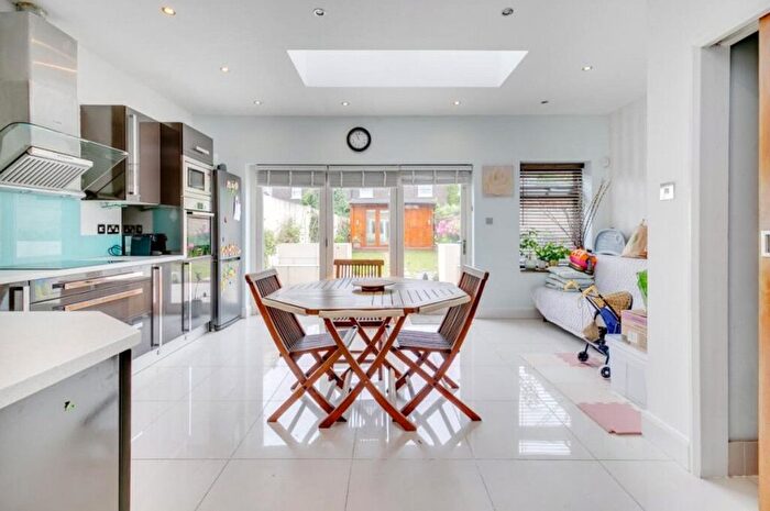 2 Bedroom Terraced House To Rent In East Ferry Road, Cubitt Town, E14