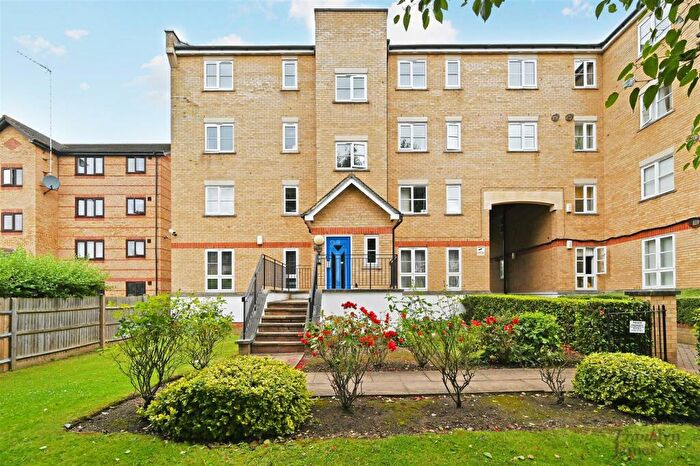 2 Bedroom Apartment To Rent In Wheat Sheaf Close, Isle Of Dogs, E14