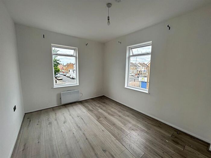 1 Bedroom Flat To Rent In Hertford Road, Enfield, EN3
