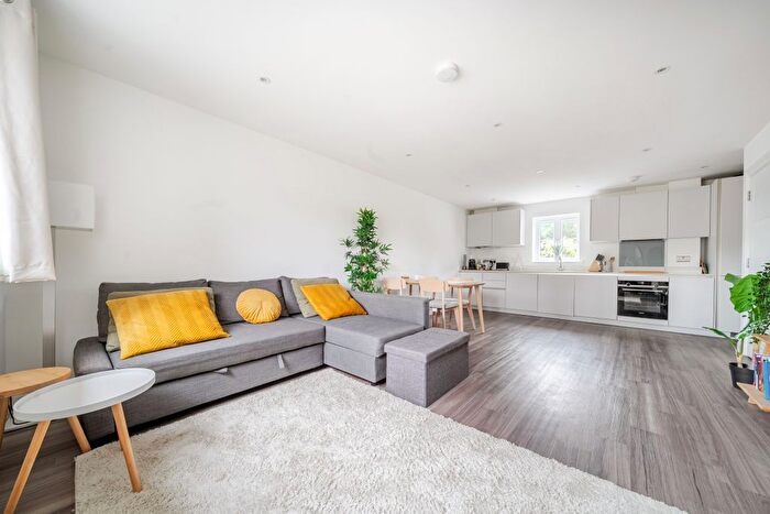 2 Bedroom Flat To Rent In Yorke Road, Reigate, RH2