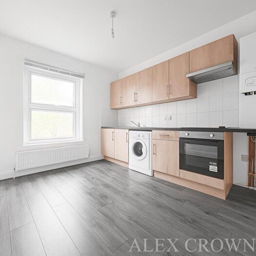 Studio To Rent In Woodland Road, New Southgate, N11