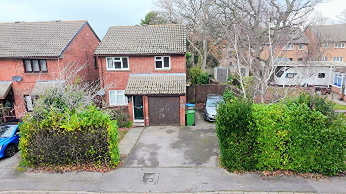 3 Bedroom Detached House For Sale In Primrose Way, Locks Heath, Southampton, SO31