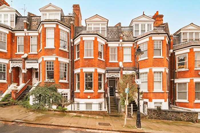 2 Bedroom Flat For Sale In Milton Road, Highgate, N6