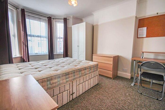 5 Bedroom Semi-Detached House To Rent In Charminster, Bournemouth, BH8