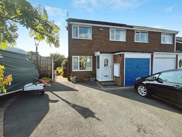 3 Bedroom Semi-Detached House For Sale In Kinder Close, Glossop, Derbyshire, SK13
