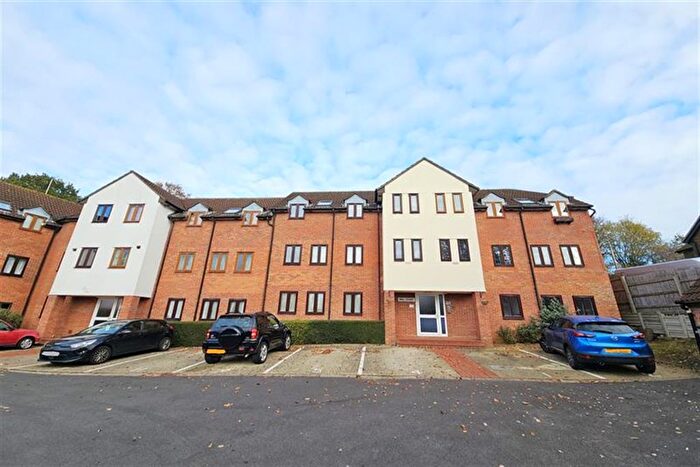 2 Bedroom Flat For Sale In Mill Court, Braintree, CM7