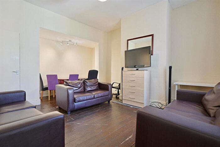 6 Bedroom Terraced House To Rent In Salisbury Gardens, Newcastle Upon Tyne, NE2