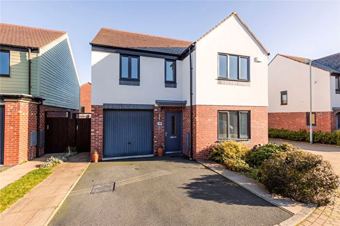 4 Bedroom Detached House For Sale In Sandhole Crescent, Telford, Shropshire, TF3
