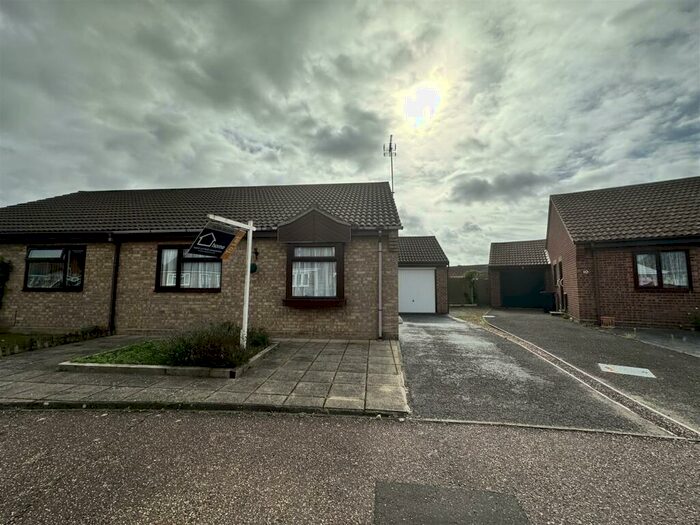 2 Bedroom Property To Rent In Shotley Close, Clacton-On-Sea, CO16