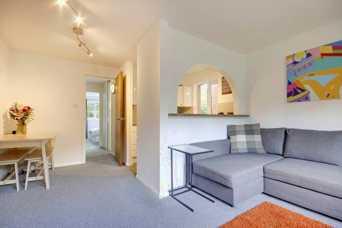 1 Bedroom Flat For Sale In Maltby Drive, Enfield, EN1