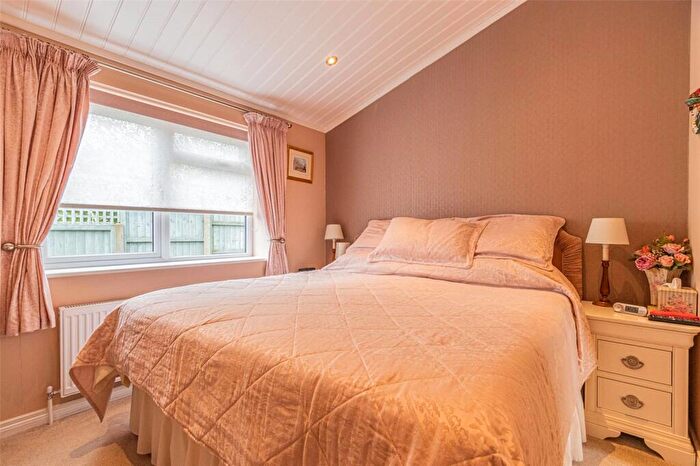 2 Bedroom Retirement Property For Sale In North Drive, Blunsdon Abbey Park, Blunsdon, SN25