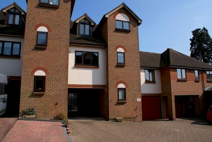3 Bedroom Town House To Rent In Oliver Rise, Alton, GU34