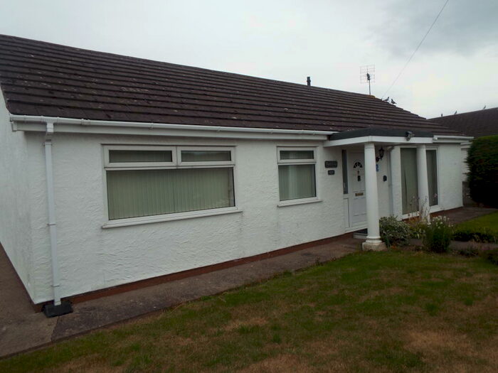 3 Bedroom Detached Bungalow To Rent In Bryn Cwnin Road, Rhyl, LL18