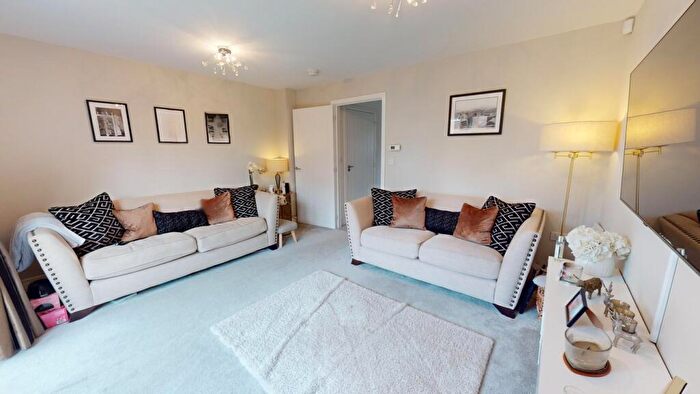 3 Bedroom Town House For Sale In Winder Close, New Rossington, Doncaster, DN11