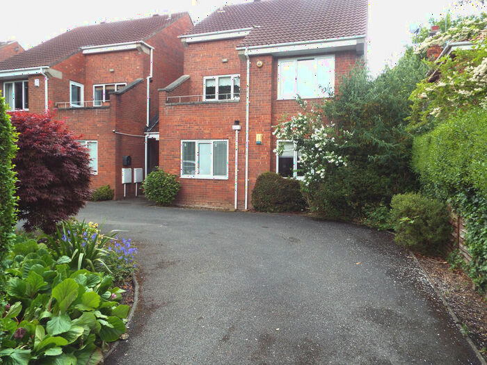 2 Bedroom Apartment To Rent In Flat, Newland Park, HU5