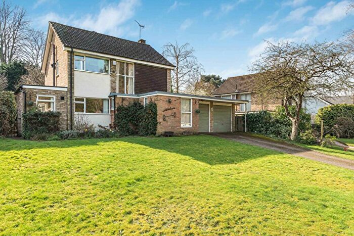 3 Bedroom Detached House For Sale In Stream Farm Close, Lower Bourne, Farnham, Surrey, GU10