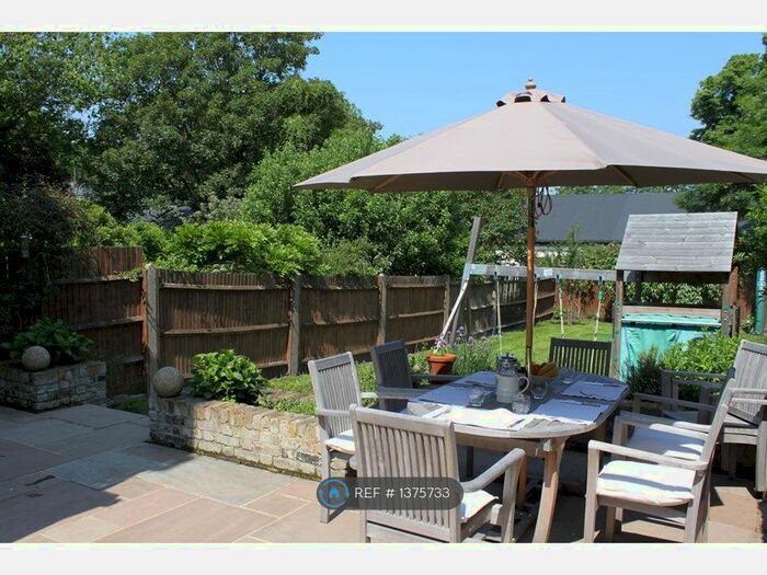 4 Bedroom Semi-Detached House To Rent In Grove Park, London, SE5