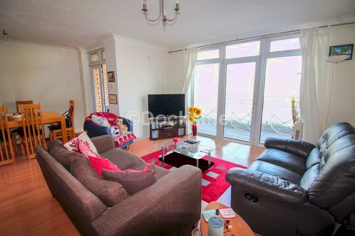 2 Bedroom Flat To Rent In Valetta Way, Rochester, ME1